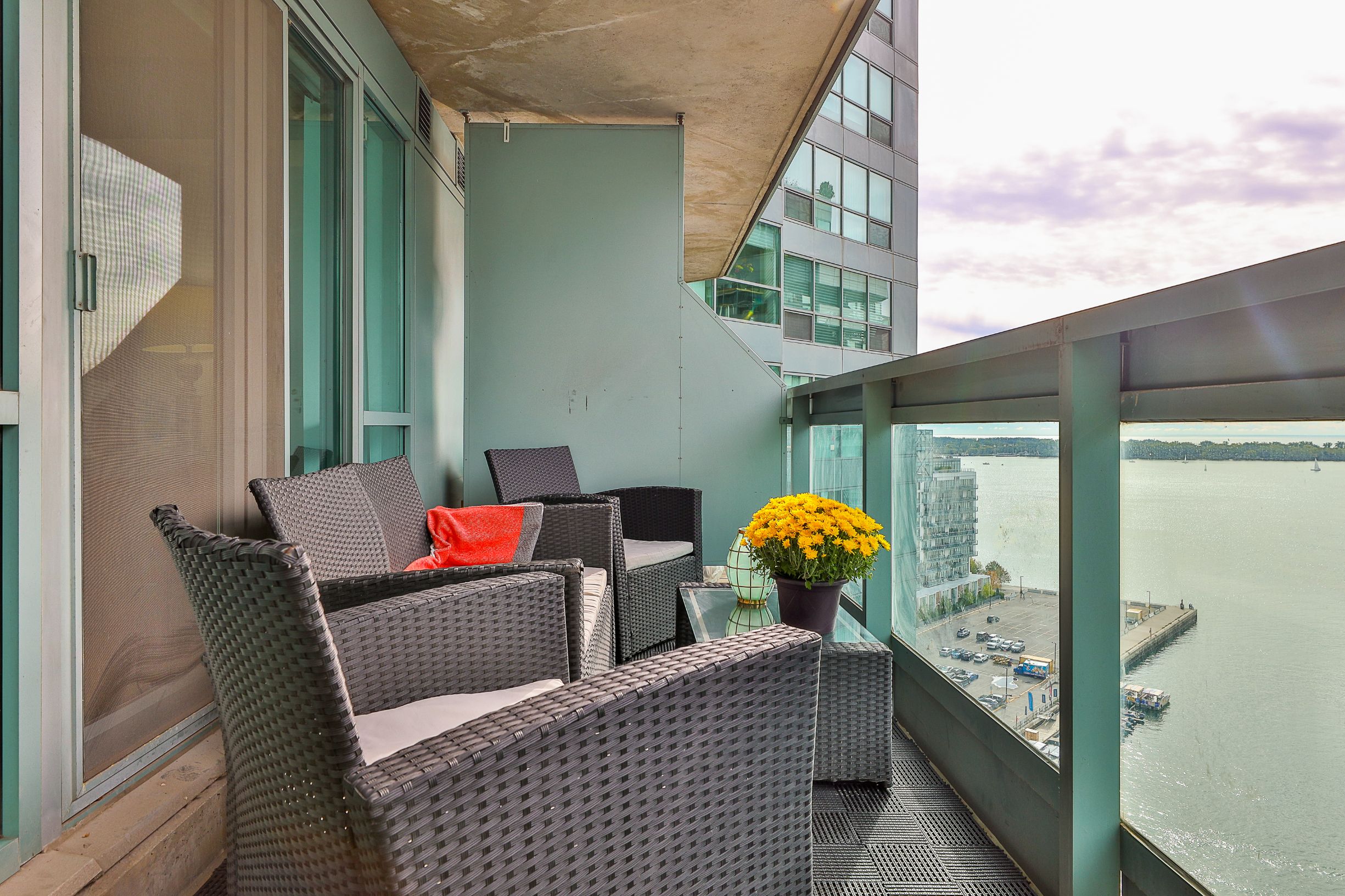 Sold: Massive 1+1 Bedroom Condo With A View (10 Yonge St #1901)